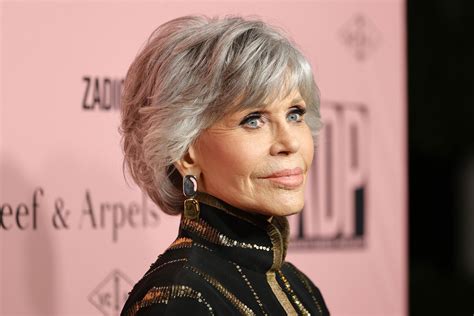 Jane Fonda: Walking Cardio Workout : Level 2 is a fast-paced, fat-burning, walking workout that will span one mile in just eighteen minutes to incinerate cal...